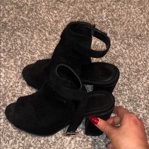 Black open toe/heel heel